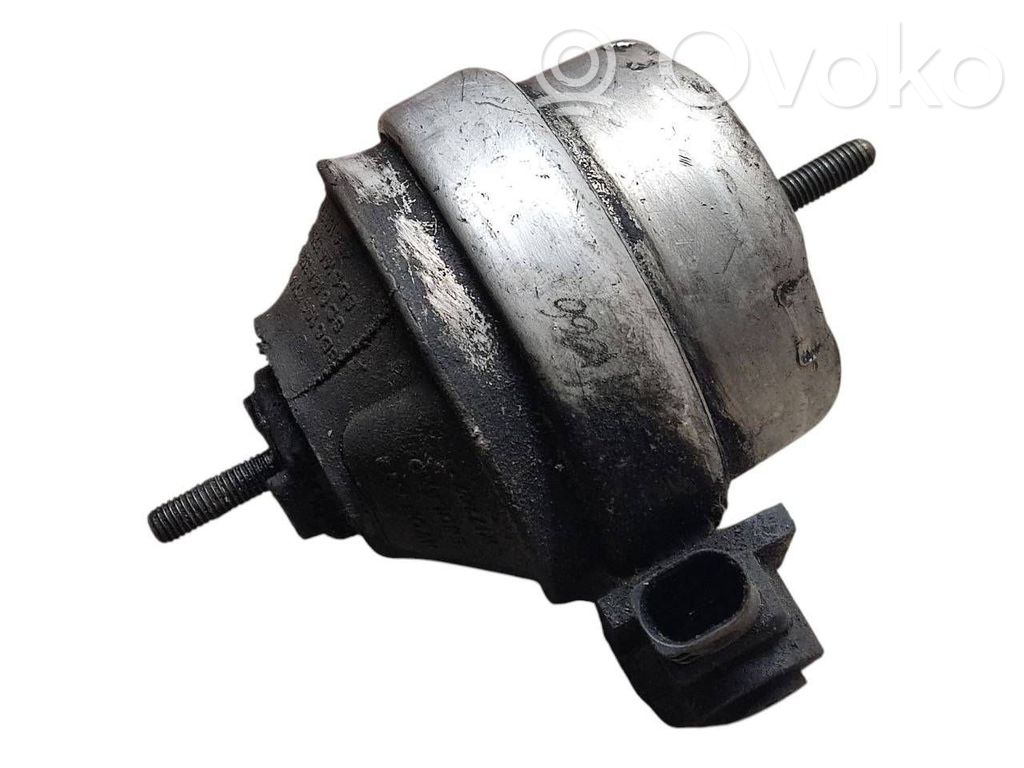 Engine mount bracket   8D0199379J,8D0199382P,8D0199379M