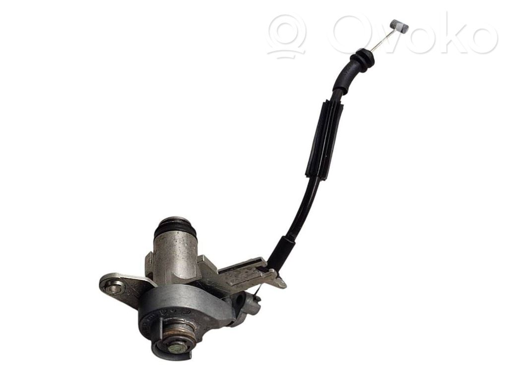Tailgate exterior lock   8E0827573D