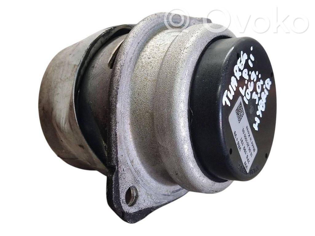 Volkswagen Touareg II Engine mount bracket 