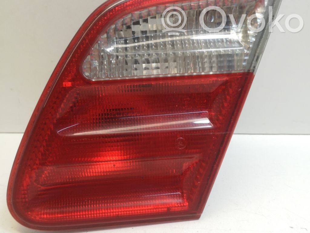 Mercedes-Benz E W210 Lampy tylnej klapy bagażnika 
