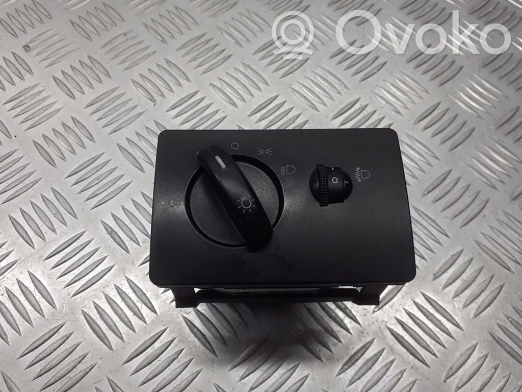 Light switch   7M5T13A024EA