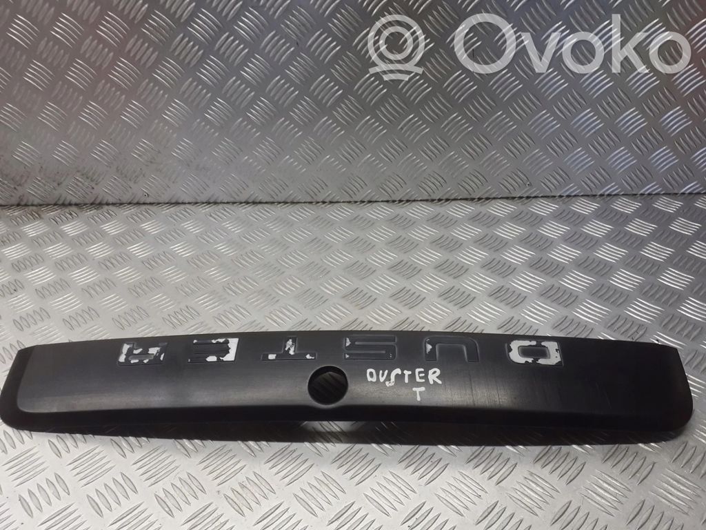 Dacia Duster Becquet de lunette arrière 