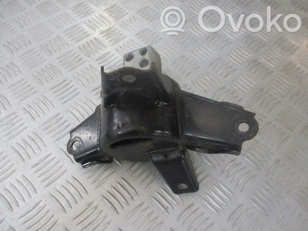 Engine mounting bracket