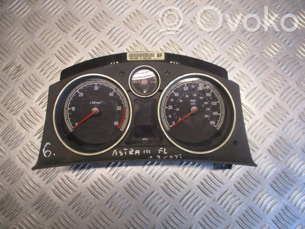 Opel Astra H Licznik / Prędkościomierz 