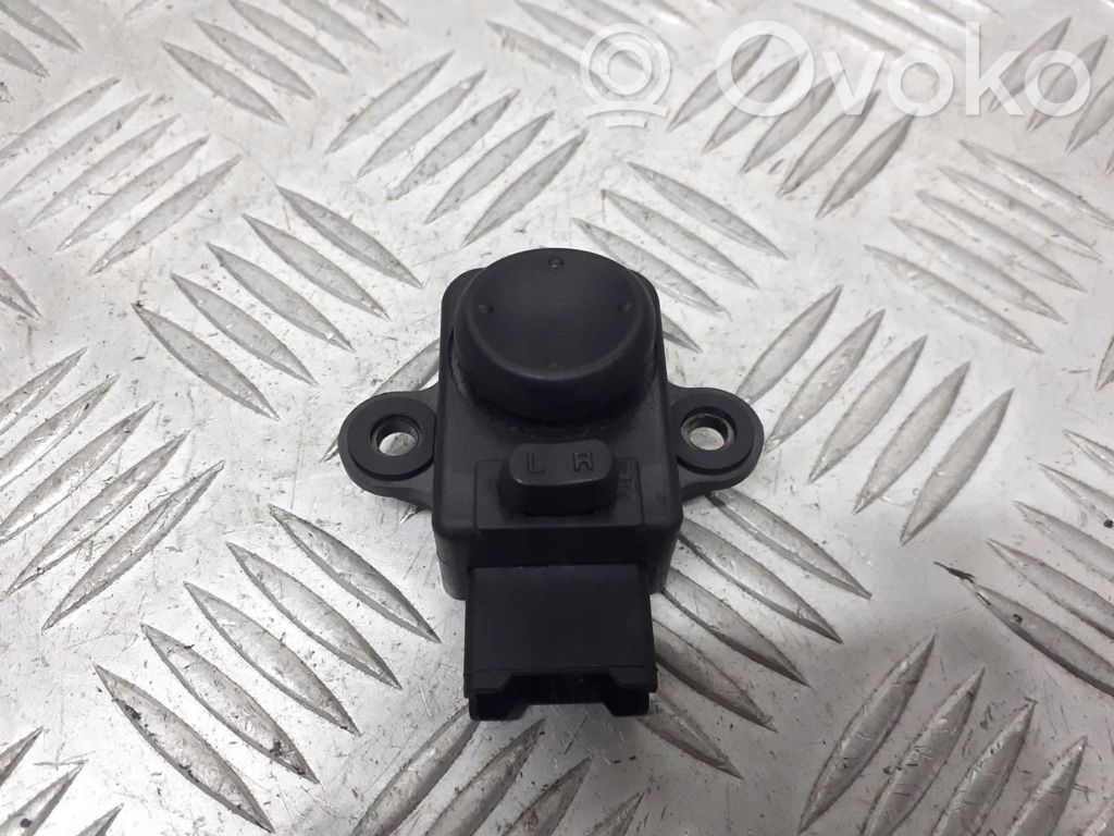 Wing mirror switch