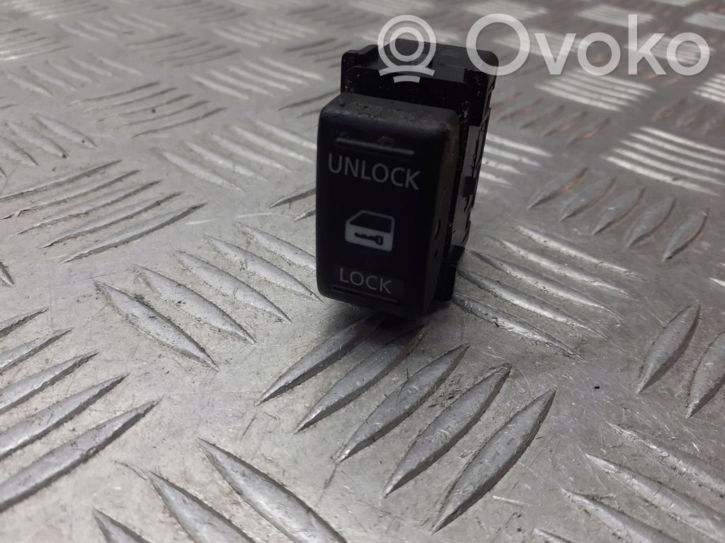 Nissan Note (E11) Central locking switch button 