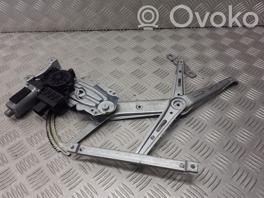 Opel Zafira B Macara ușă față cu motor