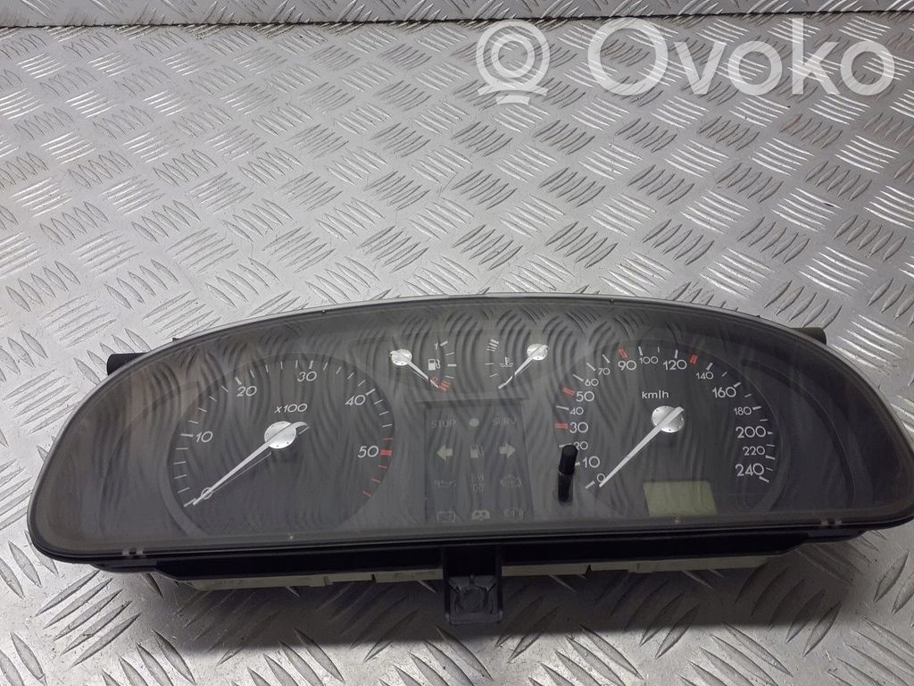Renault Laguna II Geschwindigkeitsmesser Cockpit 