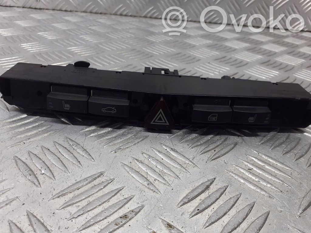 Botón interruptor de luz de peligro