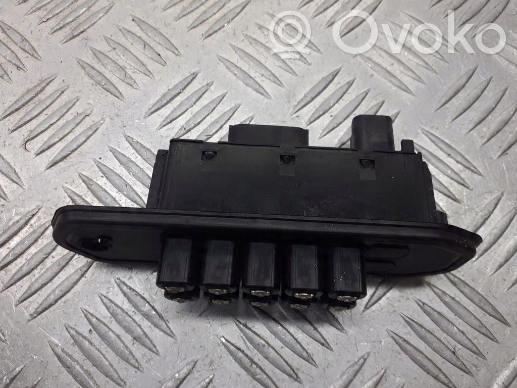 Etuoven pidätin   1488937080