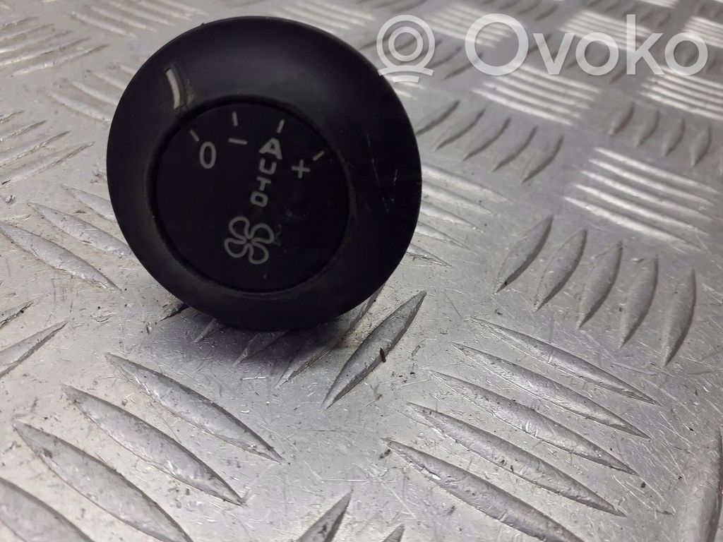 Interruptor de control del ventilador interior   14011523ZD