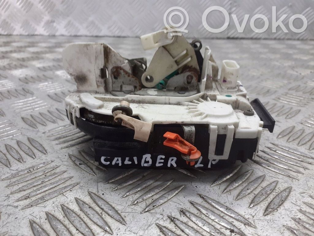 Dodge Caliber Front door lock 
