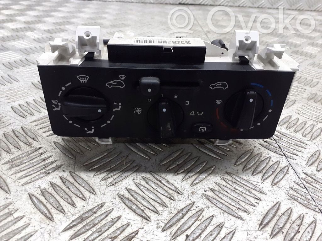Interruptor de control del ventilador interior   F664477S