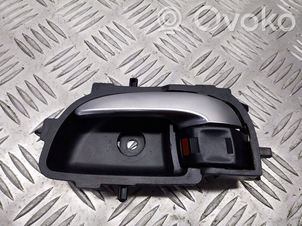 Manecilla interna puerta delantera   692060D281