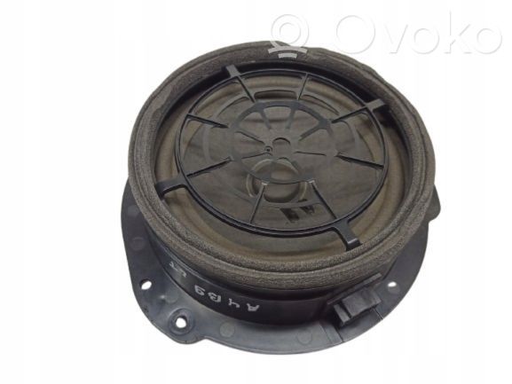 Audi A4 S4 B9 8W Takaoven kaiutin