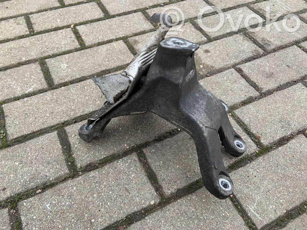 Engine mounting bracket   8K0199388BE,8K0199388