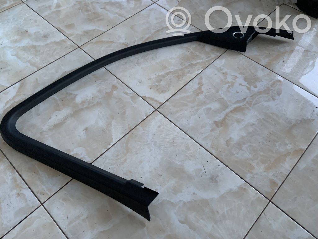 Listwa / Uszczelka szyby drzwi przednich   8R0867609,8R08676094PK