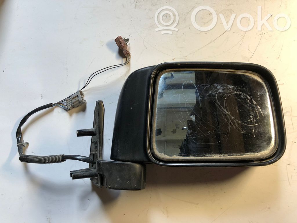 Nissan Navara D22 Elektryczne lusterko boczne drzwi przednich 