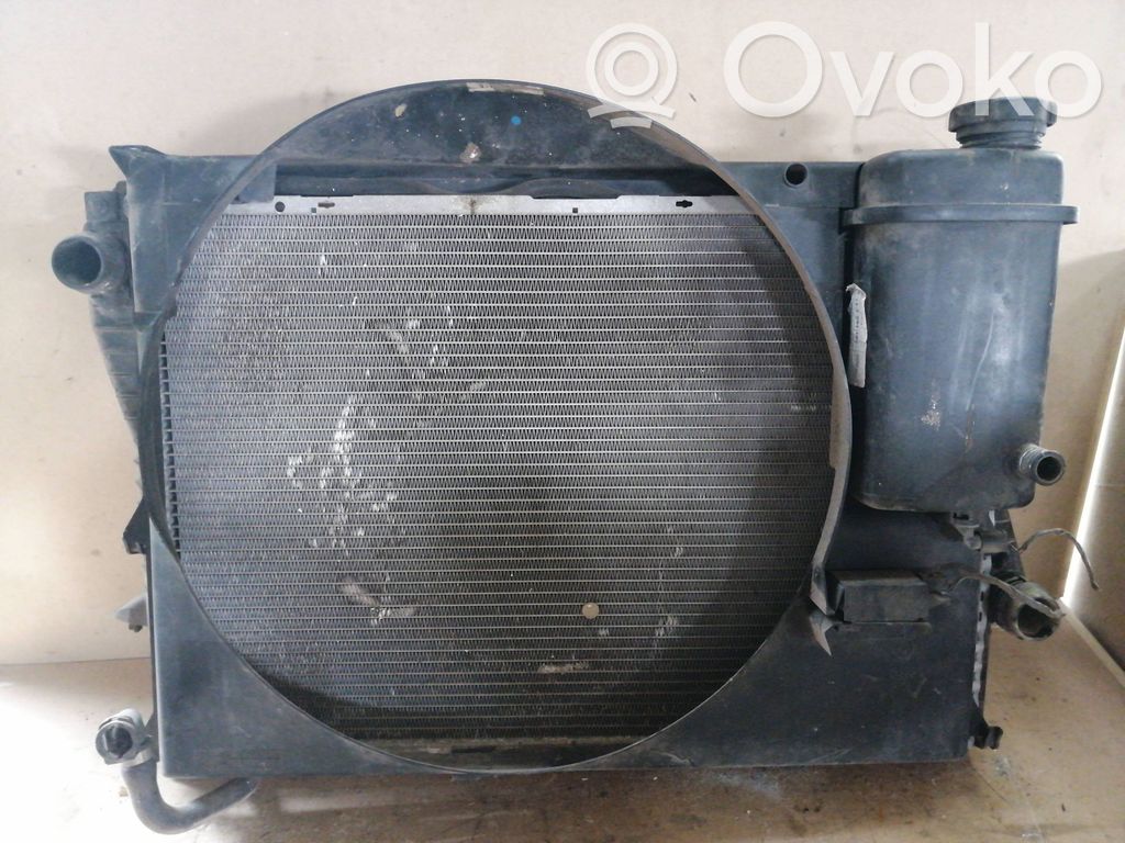 BMW 7 E38 Radiatorių komplektas 