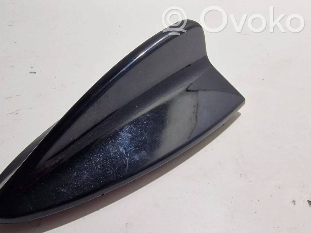 Cache enjoliveur d'antenne de toit (GPS)   6942270,210110E91,50010159