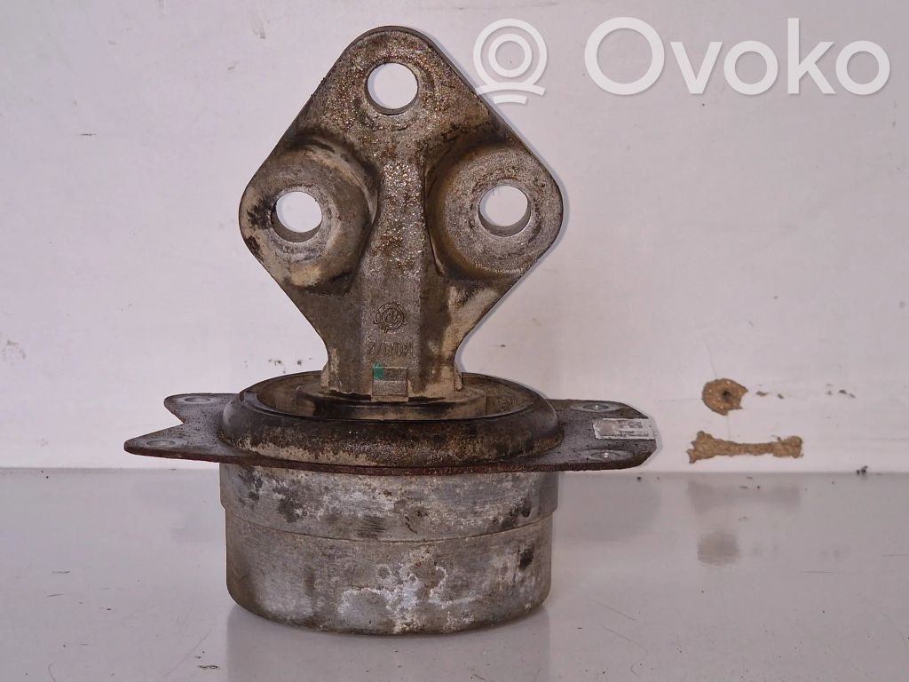 Opel Insignia A Engine mount bracket 