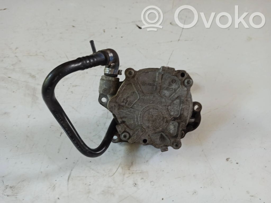 Audi A4 S4 B8 8K Alipainepumppu 
