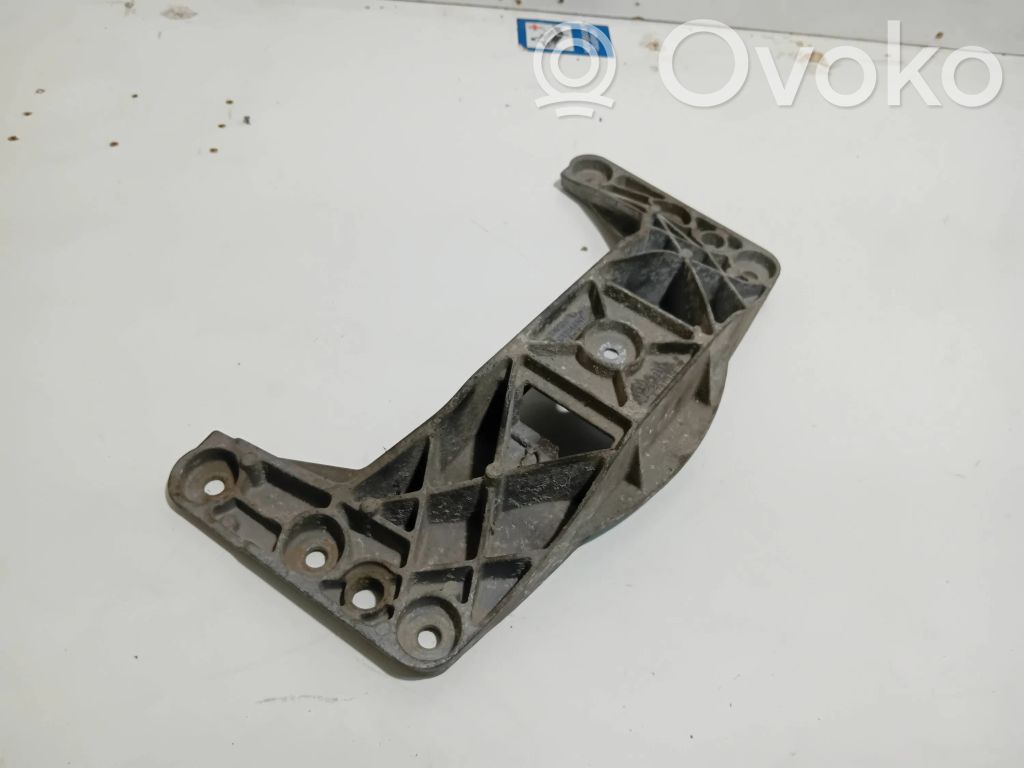 Gearbox mounting bracket   6761106,2231