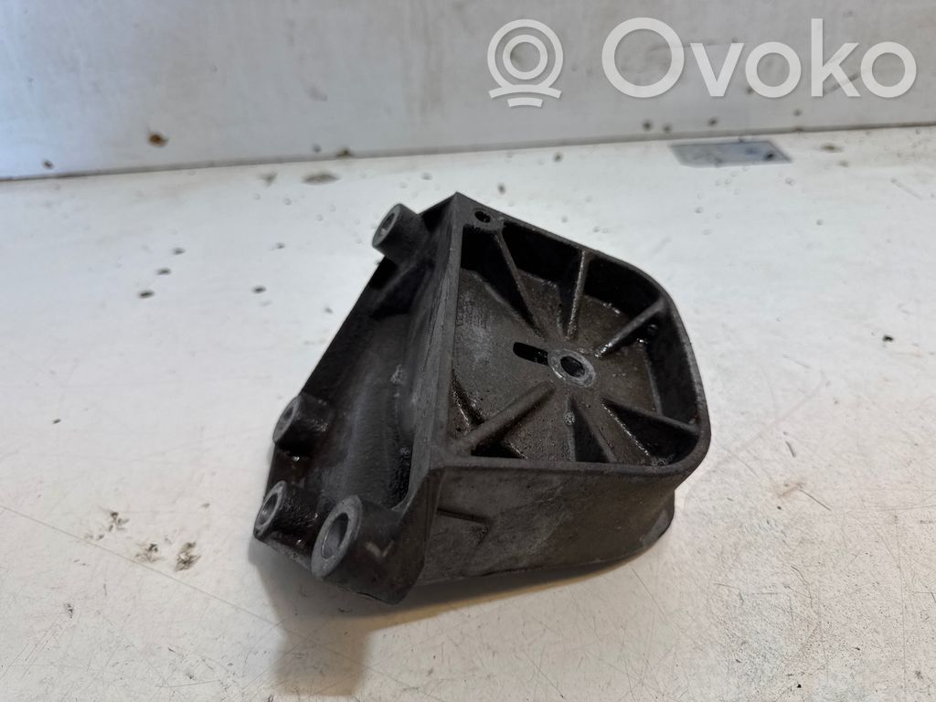 Volvo XC90 Gearbox mounting bracket 