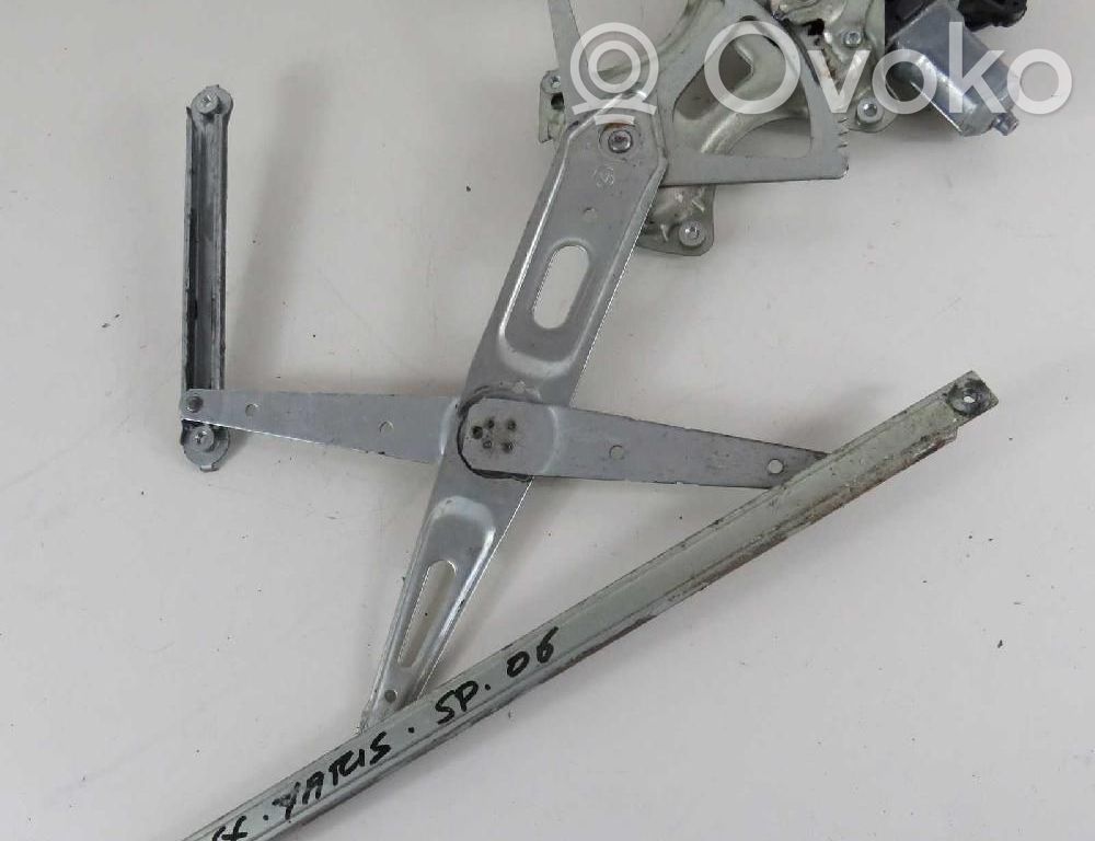 Toyota Yaris Manualny podnośnik szyby drzwi przednich 