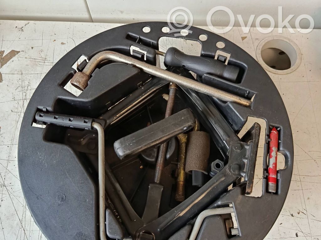 Lancia Lybra Spare wheel mounting bracket 
