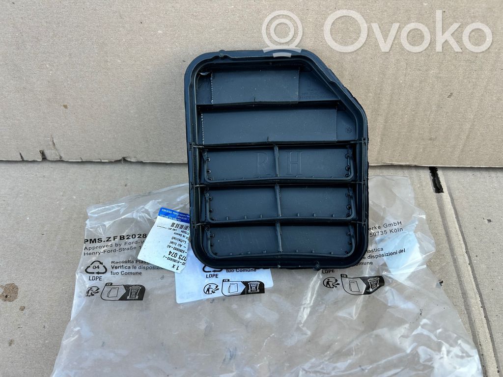 Quarter panel pressure vent   EM2BB280B62J,EM2Z61280B62J