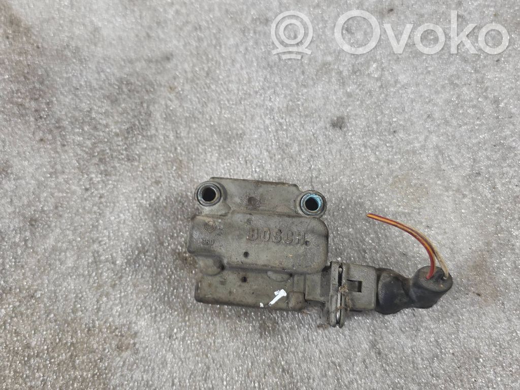 Audi 80 90 B3 Régulateur de pression de carburant 
