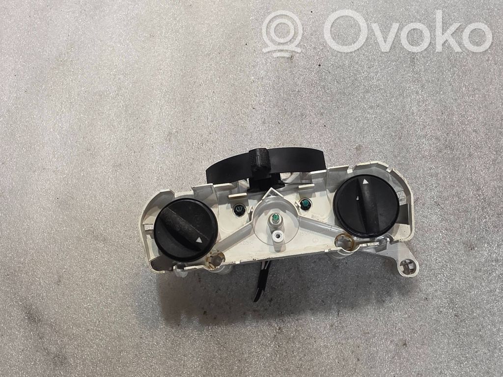 Toyota Corolla Verso E121 Climate control unit 