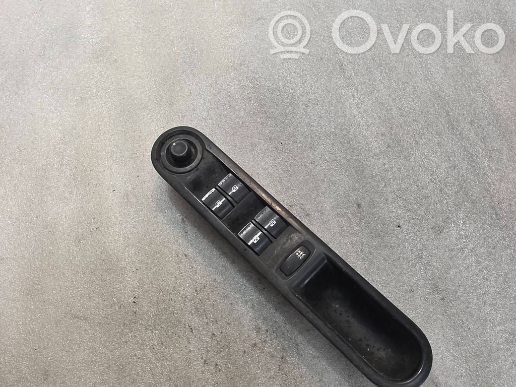 Electric window control switch   8200328425