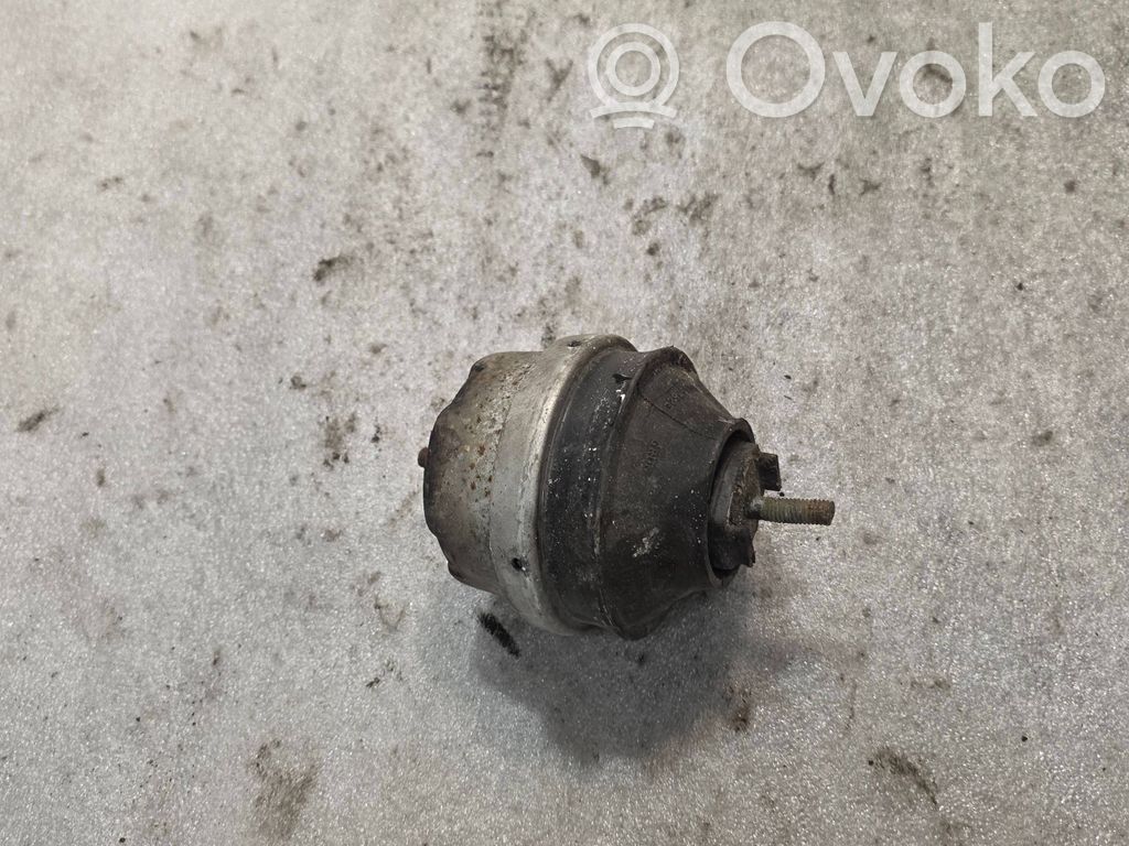 Audi A4 S4 B5 8D Supporto di montaggio del motore 