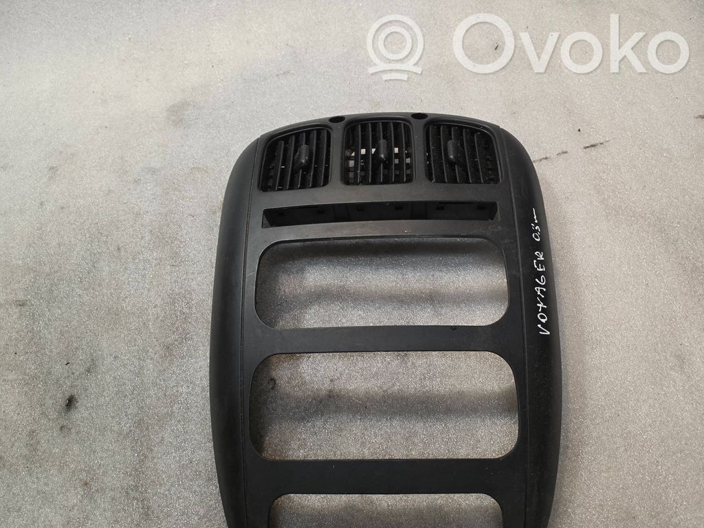 Chrysler Voyager Konsola środkowa / Radio / GPS 