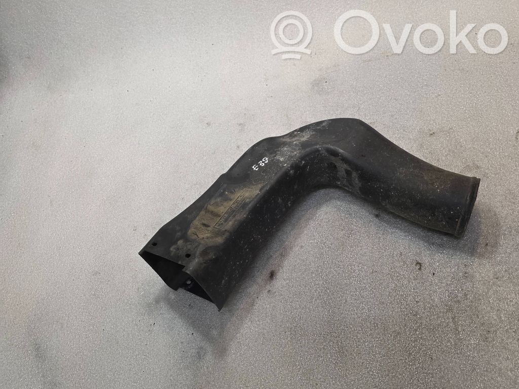 BMW 5 E39 Gaisa ieplūdes kanāla detaļas 