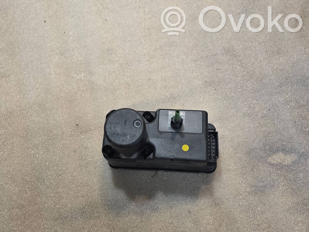 Volkswagen PASSAT B4 Central locking vacuum pump 