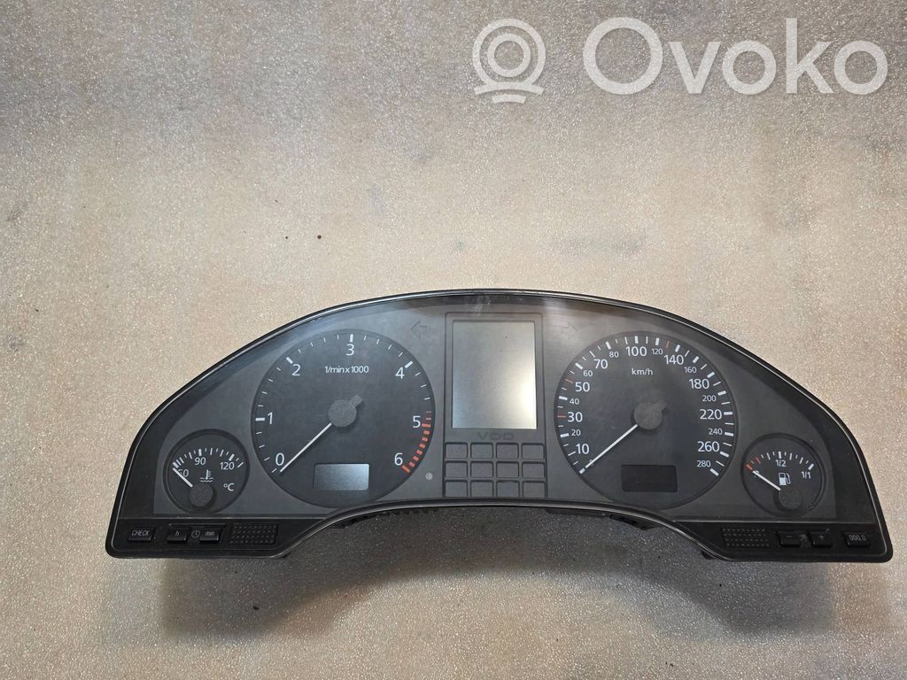 Audi A8 S8 D2 4D Speedometer (instrument cluster) 