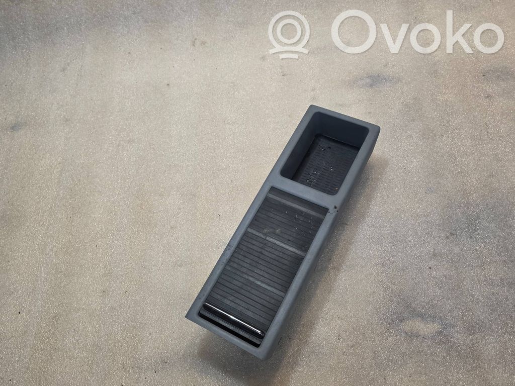 BMW 3 E46 Daiktadėžės (bordačioko) komplektas 