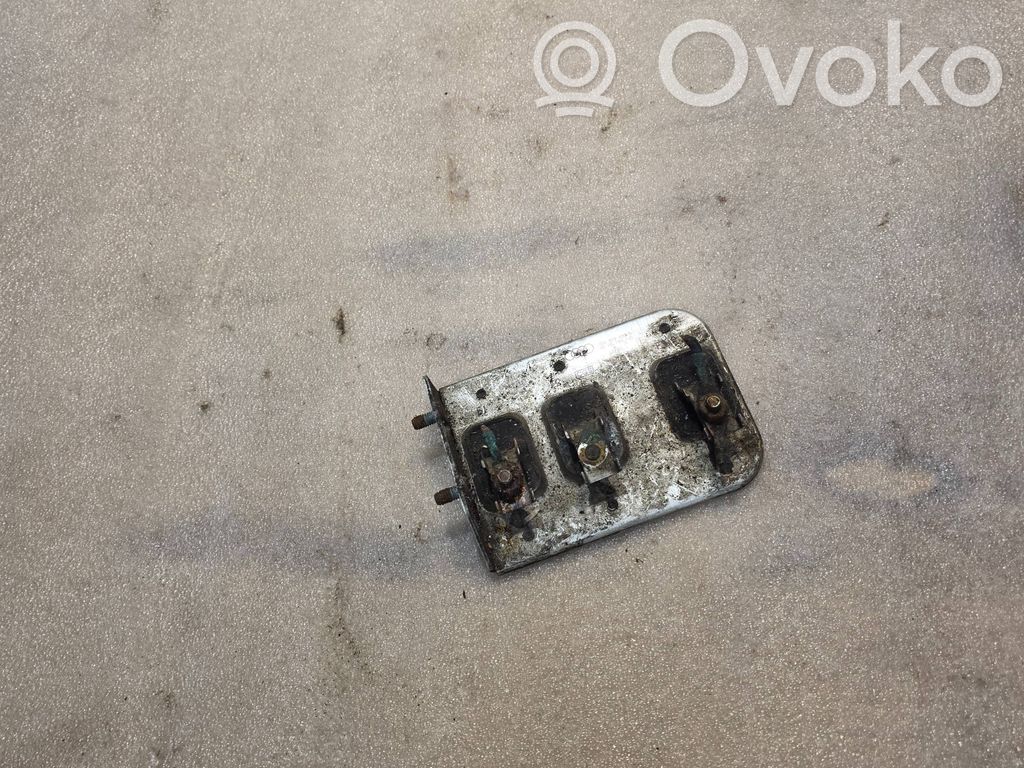 Audi A8 S8 D2 4D Relais de ventilateur de liquide de refroidissement 