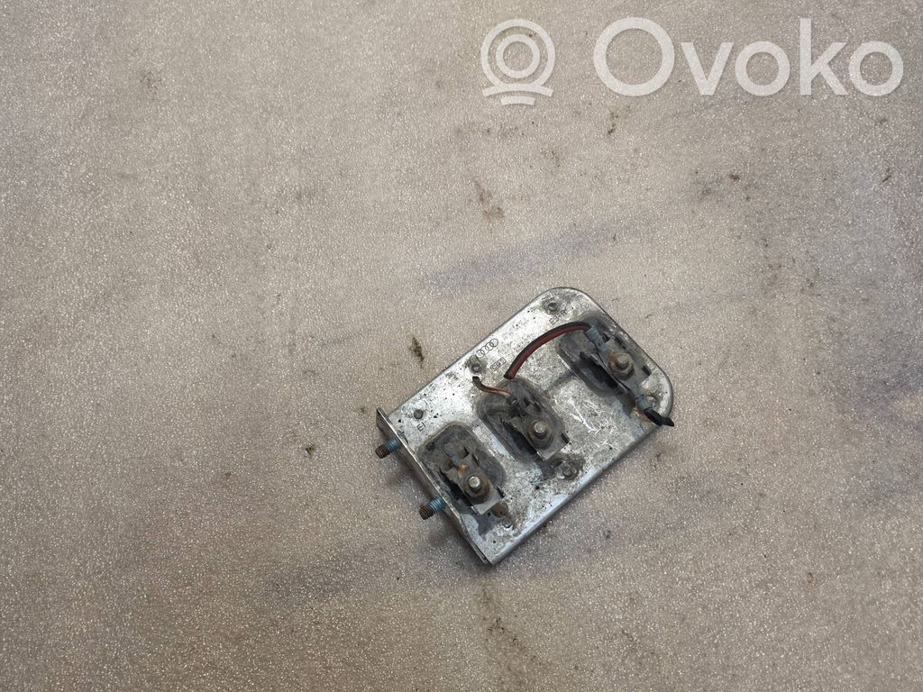 Audi A8 S8 D2 4D Relais de ventilateur de liquide de refroidissement 
