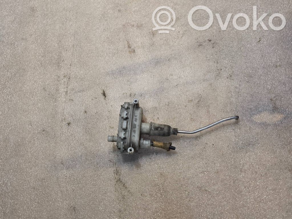 Audi A8 S8 D2 4D Central locking vacuum pump 