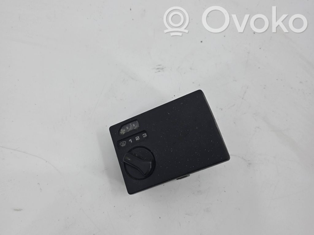 Interruptor de control del ventilador interior   701959531