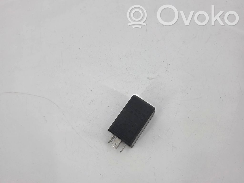 Audi A6 S6 C5 4B Muu rele 