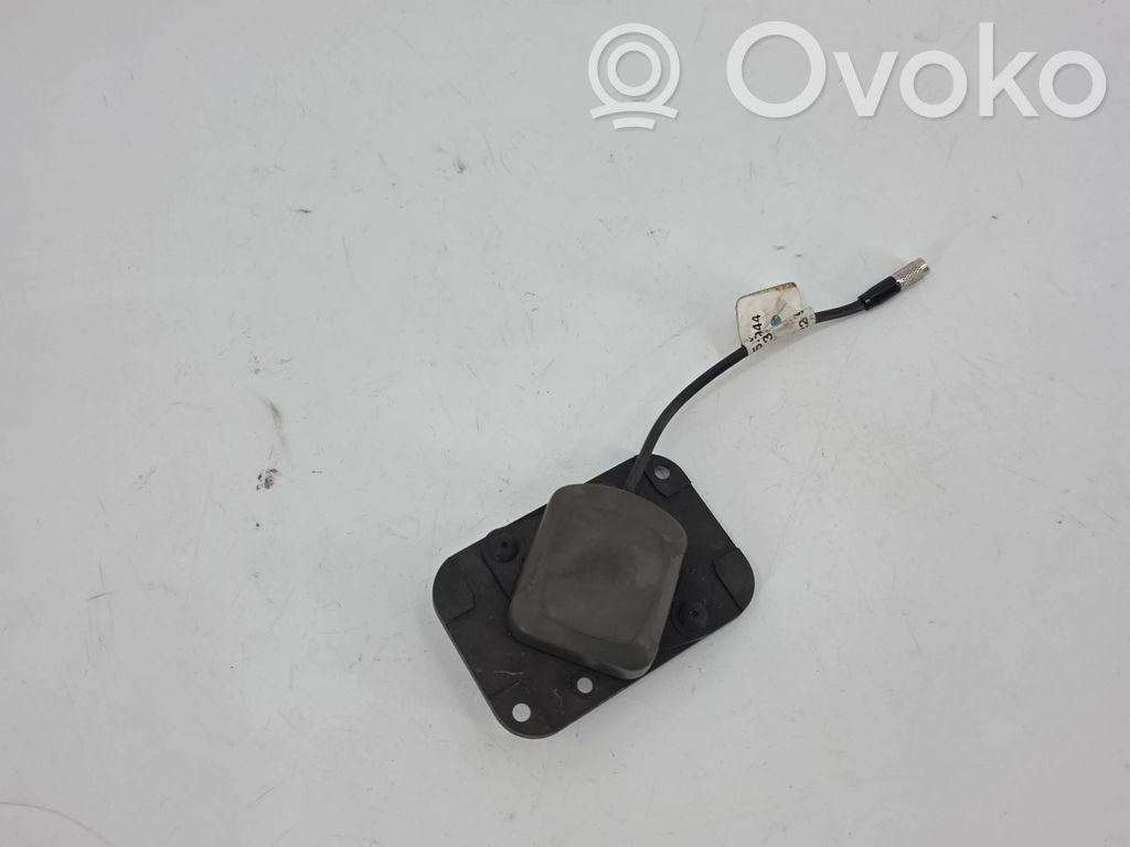 BMW 7 E38 GPS-pystyantenni 