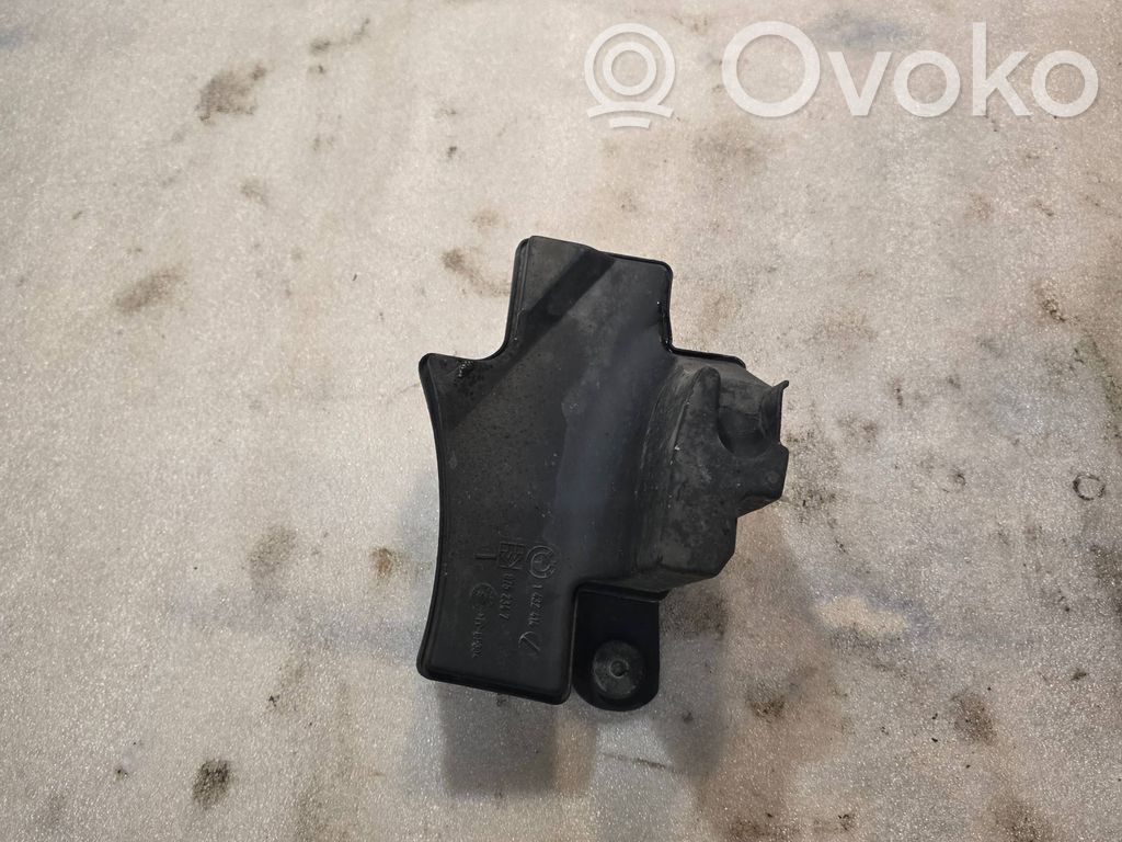 BMW 7 E38 Intake resonator 