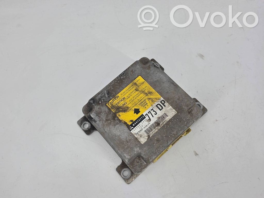 Mitsubishi Pajero Sterownik / Moduł Airbag 