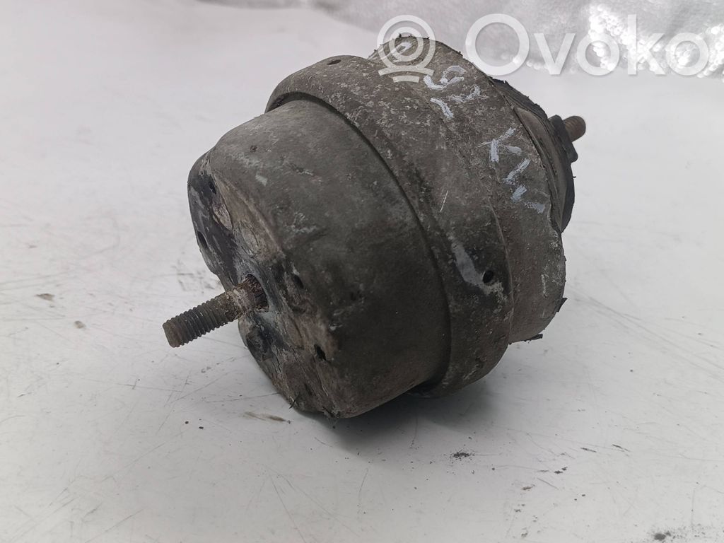 Audi A4 S4 B5 8D Variklio pagalvė 