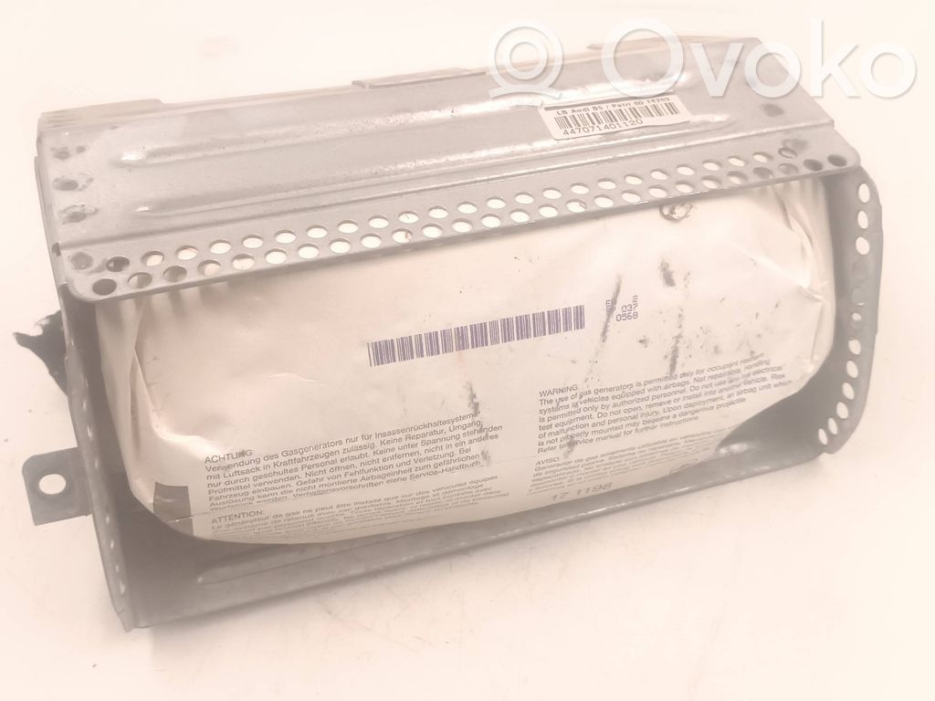 Audi A4 S4 B5 8D Keleivio oro pagalvė 
